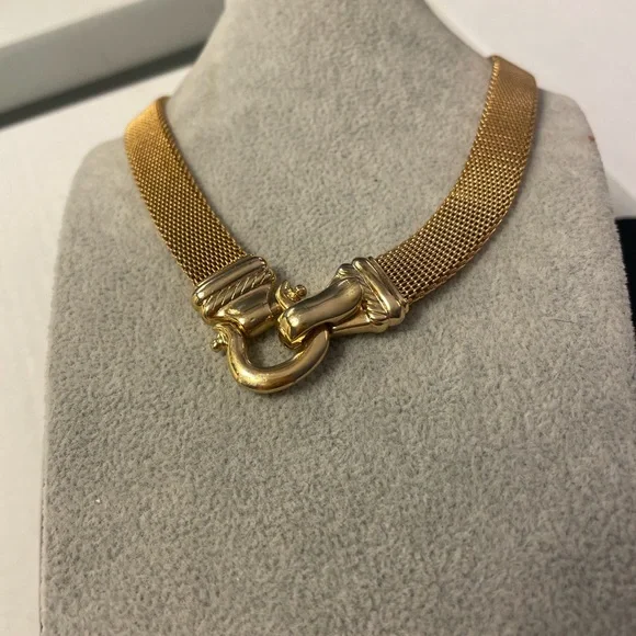 Chic Gold Mesh Choker Necklace with magnetic clip closure - Picture 3 of 8